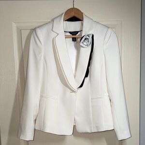 White House Black Market Ivory/White Blazer with Black Accent